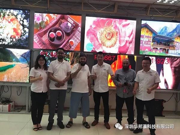 沙特阿拉伯客户来我司考察LED显示、拼接屏等大屏幕显示设备，并签订采购订单合同