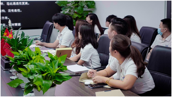 P10贴膜屏,屏风贴膜屏,LED贴膜云屏,LED智能光电玻璃屏