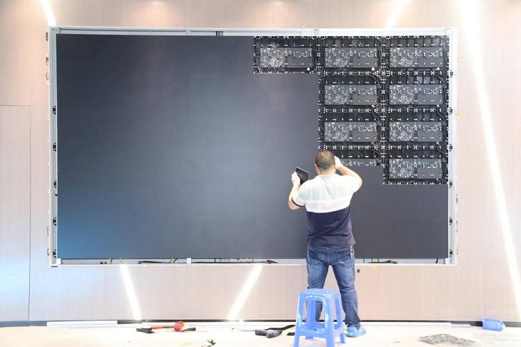 显示行业持续细分化，华邦瀛重点发力COB